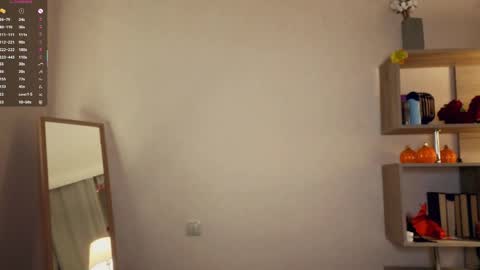 Vicky and Beatrice online show from 05/03/26, 06:58
