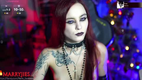 Snapshot of nelle_ chatting on 01/04/25, 10:05 online show from 01/04/25, 10:05