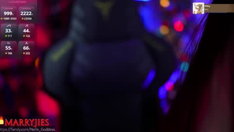 Snapshot of nelle_ chatting on 01/05/25, 09:05 online show from 01/05/25, 09:05