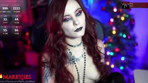 Snapshot of nelle_ chatting on 01/07/25, 09:40 online show from 01/07/25, 09:40