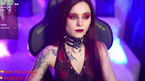 Snapshot of nelle_ chatting on 09/16/25, 08:32 online show from 09/16/25, 08:32