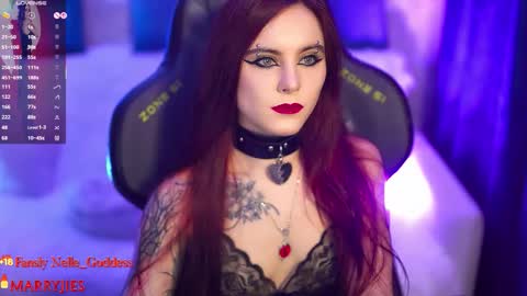 Snapshot of nelle_ chatting on 09/18/25, 07:05 online show from 09/18/25, 07:05