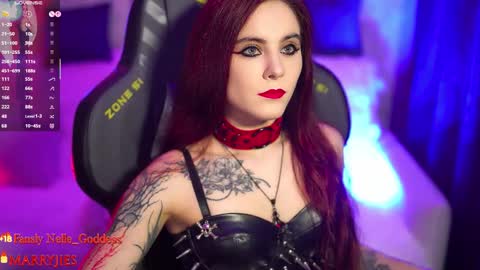 Snapshot of nelle_ chatting on 09/20/25, 05:52 online show from 09/20/25, 05:52