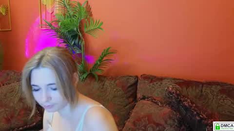 Snapshot of nellie_moans chatting on 11/16/25, 01:28 Nellie online show from 11/16/25, 01:28