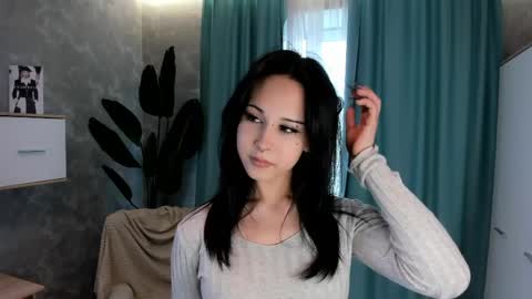 Snapshot of nelliefoster chatting on 05/26/26, 01:40 Alisa online show from 05/26/26, 01:40