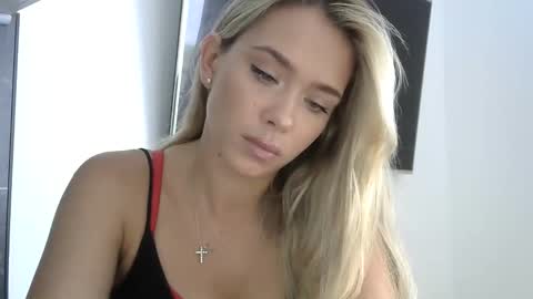 nelly_fortu online show from 05/22/26, 11:05