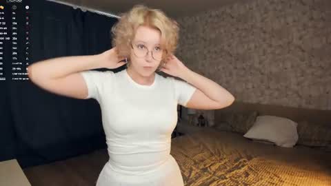 Snapshot of nelly_gloss chatting on 06/18/26, 07:41 nelly_gloss online show from 06/18/26, 07:41