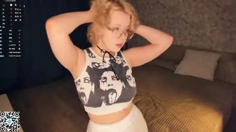 Snapshot of nelly_gloss chatting on 06/21/26, 07:44 nelly_gloss online show from 06/21/26, 07:44