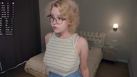 Snapshot of nelly_gloss chatting on 07/09/26, 07:56 nelly_gloss online show from 07/09/26, 07:56