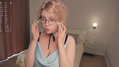 Snapshot of nelly_gloss chatting on 07/17/26, 07:59 nelly_gloss online show from 07/17/26, 07:59