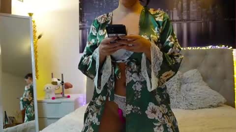 Snapshot of nenette_love chatting on 05/15/26, 05:42 Nenette online show from 05/15/26, 05:42