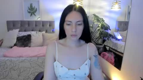 Sarah  online show from 11/17/25, 03:12