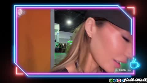 Snapshot of neomotoko chatting on 01/11/25, 01:37 Sasha West online show from 01/11/25, 01:37