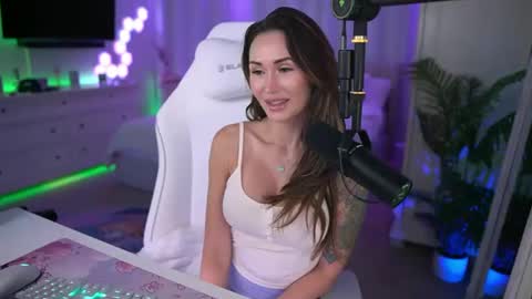 Snapshot of neomotoko chatting on 11/11/25, 10:54 Sasha West online show from 11/11/25, 10:54