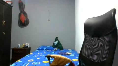 Snapshot of nerdxxx94 chatting on 08/09/26, 03:23 MrBull online show from 08/09/26, 03:23