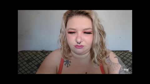 Snapshot of neriphine chatting on 10/17/25, 10:18 Neriphine online show from 10/17/25, 10:18