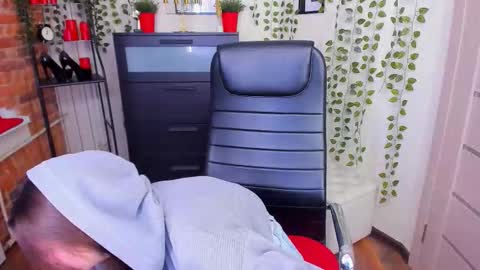 nero_asta online show from 11/30/25, 11:03