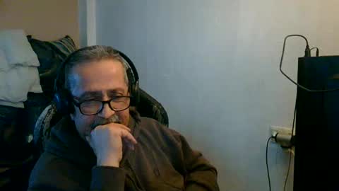 Snapshot of neron401 chatting on 04/18/26, 02:32 neron401 online show from 04/18/26, 02:32
