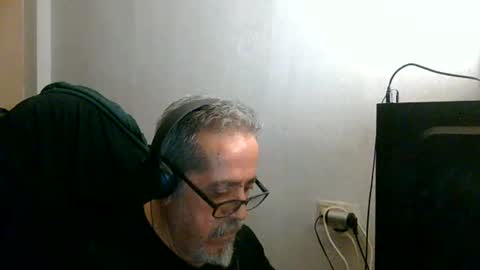 Snapshot of neron401 chatting on 05/18/26, 04:07 neron401 online show from 05/18/26, 04:07