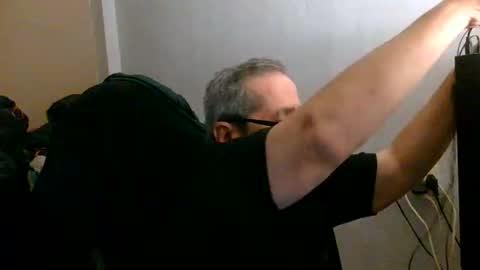 Snapshot of neron401 chatting on 05/19/26, 11:33 neron401 online show from 05/19/26, 11:33