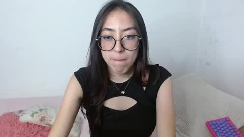 Snapshot of nessaa_ chatting on 05/14/26, 11:00 Nessa online show from 05/14/26, 11:00