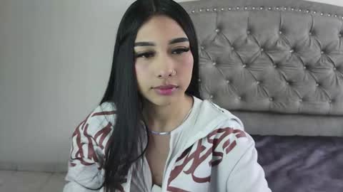 nesuko_kamado online show from 10/19/25, 01:56