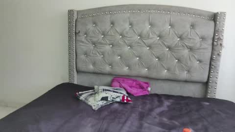 nesuko_kamado online show from 12/19/25, 04:47