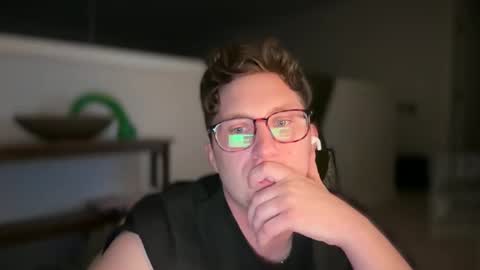 Snapshot of netflixhumanicorn chatting on 12/28/24, 01:59 RyRy online show from 12/28/24, 01:59