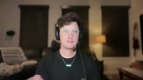 Snapshot of netflixhumanicorn chatting on 11/14/25, 01:48 RyRy online show from 11/14/25, 01:48