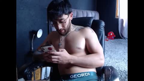 neuttron online show from 11/19/25, 06:41