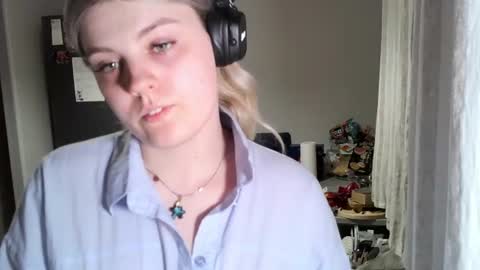 Snapshot of never_enoughh chatting on 06/19/26, 07:17 never_enoughh online show from 06/19/26, 07:17