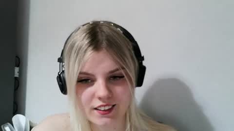 Snapshot of never_enoughh chatting on 06/25/26, 05:17 never_enoughh online show from 06/25/26, 05:17