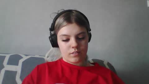 Snapshot of never_enoughh chatting on 07/18/26, 09:13 never_enoughh online show from 07/18/26, 09:13