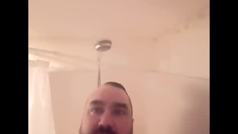 Snapshot of neverseentthatb4 chatting on 12/04/25, 01:15 Matt online show from 12/04/25, 01:15