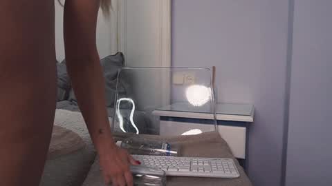 new dee online show from 02/01/25, 12:05