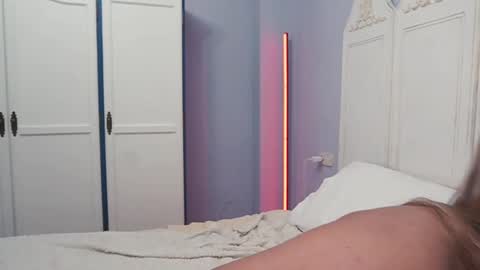 new dee online show from 02/15/25, 06:33