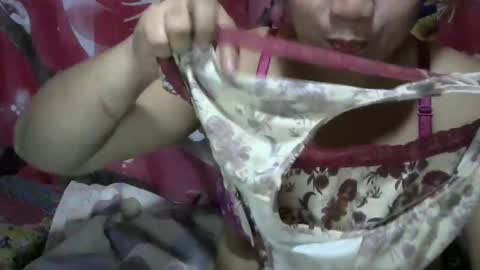 Snapshot of new_lady24 chatting on 02/04/25, 12:51 new_lady24 online show from 02/04/25, 12:51