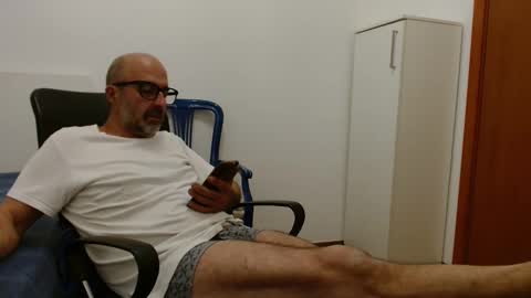 simi online show from 10/10/25, 07:02