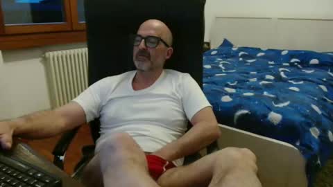 simi online show from 04/19/26, 06:21