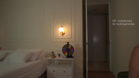 Snapshot of newmollybrooke chatting on 09/24/25, 11:08 all my links Here online show from 09/24/25, 11:08