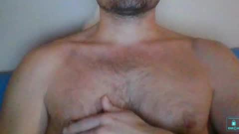 Snapshot of newtyguy90 chatting on 01/19/25, 07:25 newtyguy90 online show from 01/19/25, 07:25