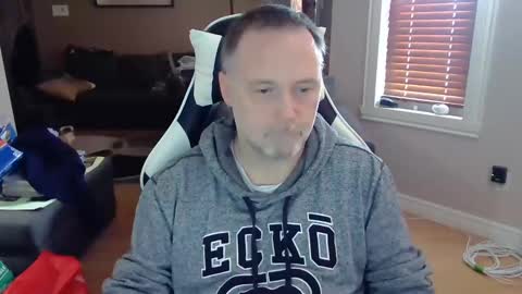 Snapshot of newvvorld chatting on 01/11/25, 06:54 NewWorld online show from 01/11/25, 06:54