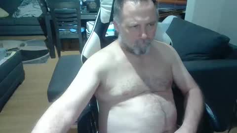 Snapshot of newvvorld chatting on 10/21/25, 10:10 NewWorld online show from 10/21/25, 10:10