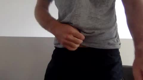 Snapshot of newysub75 chatting on 10/16/25, 12:00 newysub75 online show from 10/16/25, 12:00