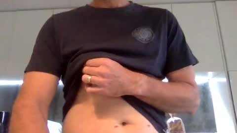 Snapshot of newysub75 chatting on 10/29/25, 04:15 newysub75 online show from 10/29/25, 04:15