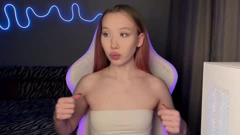 Snapshot of neyrmina chatting on 02/18/25, 03:10 Mina online show from 02/18/25, 03:10