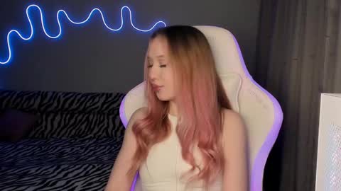 Snapshot of neyrmina chatting on 02/20/25, 02:46 Mina online show from 02/20/25, 02:46