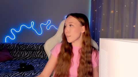 Mina online show from 12/16/25, 10:53