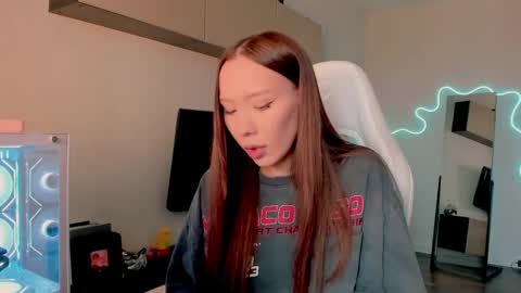 Mina online show from 04/17/26, 06:38