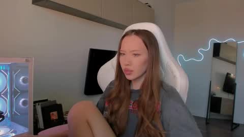 Mina online show from 05/25/26, 07:36